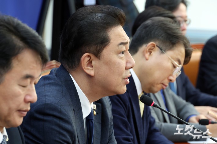 발언하는 김병기 원내대표