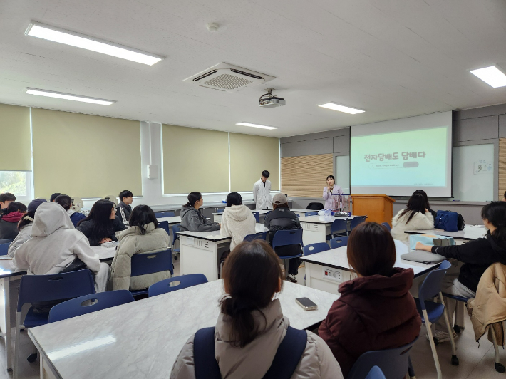 치위생과의 캠퍼스 금연문화 확산 수업. 청암대학교 제공