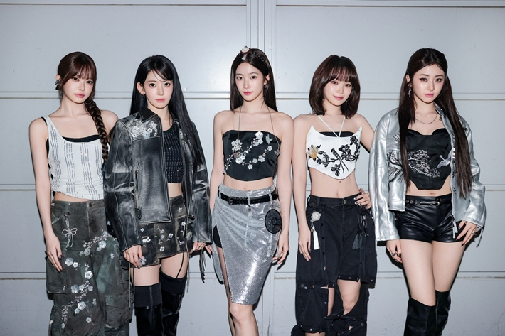 그룹 르세라핌이 18~19일 이틀 동안 일본 도쿄돔에서 첫 월드 투어 '이지 크레이지 핫'의 앙코르 공연을 연다. 쏘스뮤직 제공