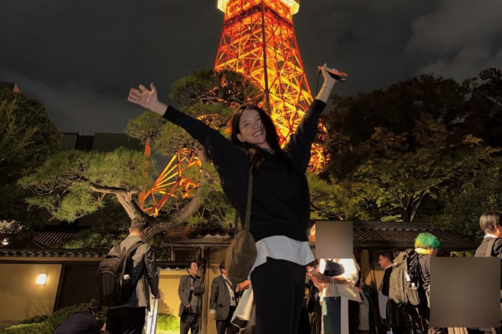 유명 운동복 브랜드 '안다르' 창업자 신애련씨가 안다르 사임 이후 새롭게 양말 사업에 합류하며 수억원을 빌린 뒤 갚지 않아 최근 사기 혐의로 피소되고 급여 등 채권 일부가 법원에 의해 가압류된 사실이 확인됐다. 신씨는 국세 1억6천여만원도 체납한 상태다. 사진은 지난 9일 신씨가 공개한 도쿄 여행 사진. SNS 캡처