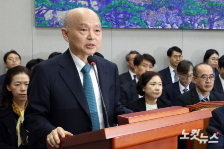 18일 서울 여의도 국회에서 열린 운영위원회 전체회의에서 안창호 국가인권위원장이 2026년도 예산안 관련 제안설명하고 있다.