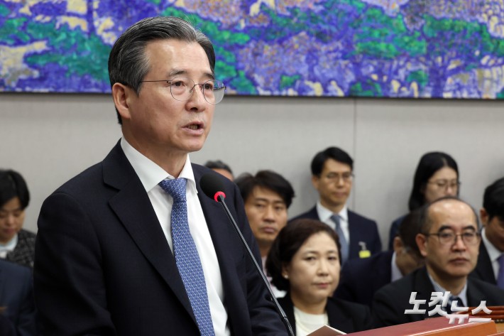 18일 서울 여의도 국회에서 열린 운영위원회 전체회의에서 김용범 대통령실 정책실장이 2026년도 예산안 관련 제안설명하고 있다.