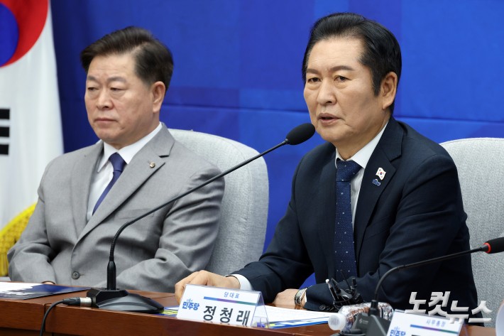 18일 서울 여의도 국회에서 열린 더불어민주당 당대표·광역의회의원협의회 간담회에서 정청래 대표가 인사말을 하고 있다.