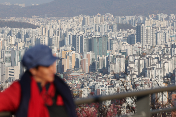 지난 17일 서울 남산에서 바라본 서울 시내 아파트. 연합뉴스