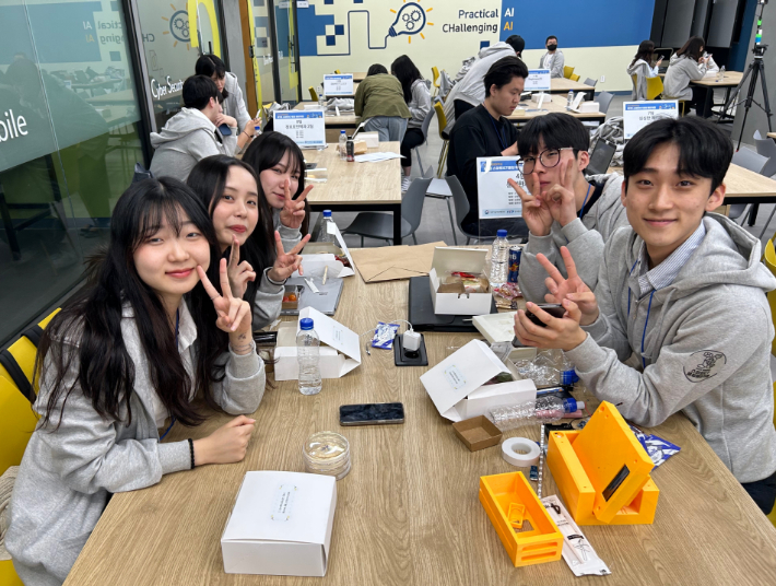 특허 등록한 배재대 생명공학과 학생들. 배재대 제공