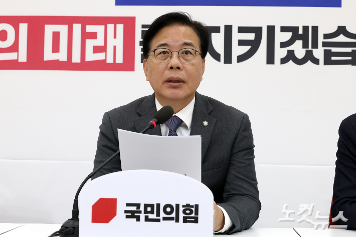 국민의힘 송언석 원내대표가 18일 서울 여의도 국회에서 현안 관련 기자간담회를 갖고 있다. 윤창원 기자