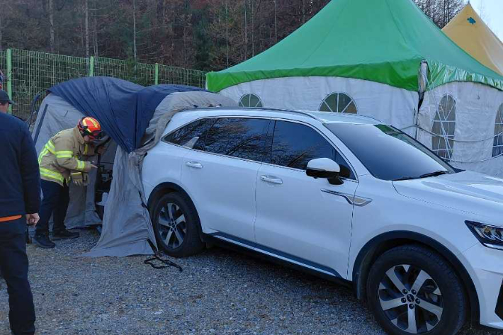 18일 오후 2시 36분쯤 강원 태백시 혈동 유일사탐방로 입구 주차장에서 60대 부부로 추정되는 남녀가 숨진 채 발견됐다. 강원소방본부 제공