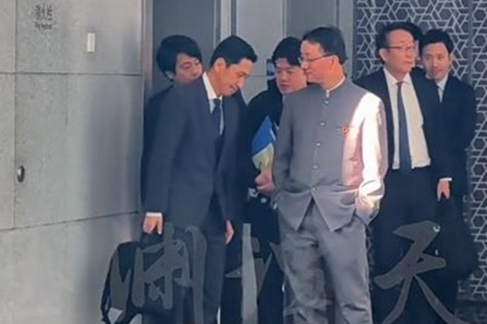 류진쑹 중국 외교부 국장(오른쪽), 가나이 마사아키 일본 외무성 국장(왼쪽). 연합뉴스