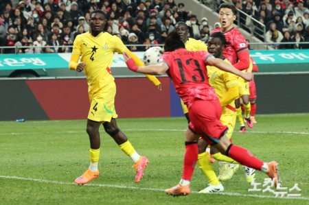 이태석이 18일 서울 상암동 서울월드컵경기장에서 열린 축구 국가대표팀 친선경기 대한민국과 가나의 경기에서 선제골을 성공시키고 있다.
