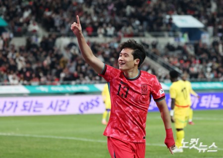 이태석이 18일 서울 상암동 서울월드컵경기장에서 열린 축구 국가대표팀 친선경기 대한민국과 가나의 경기에서 선제골을 성공시킨 후 세리머니를 하고 있다.