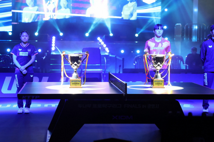 화려한 무대 연출이 펼쳐진 '2025 두나무 프로탁구리그 FINALS IN 광명시' 모습. 연맹 