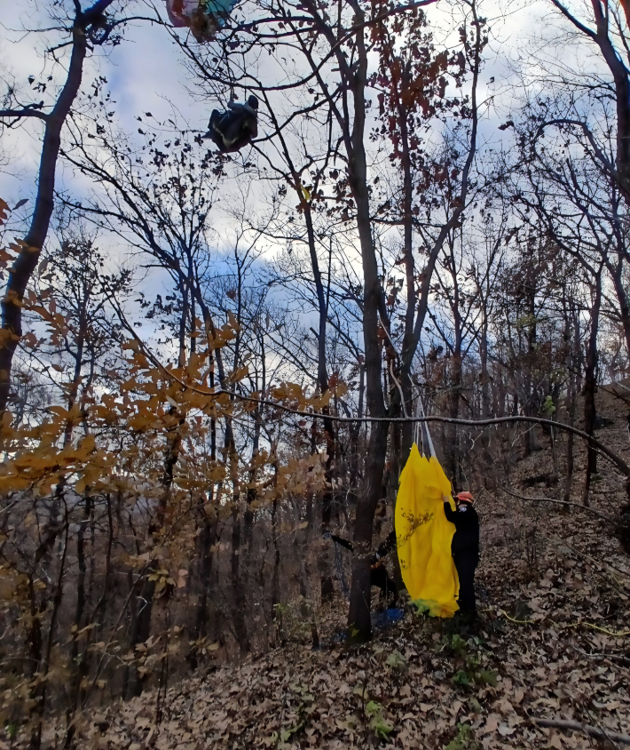 A씨를 구조 중인 소방 대원. 전북소방본부 제공