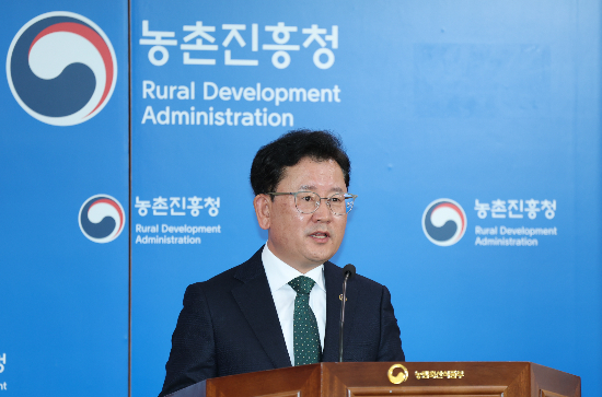 이승돈 농촌진흥청장은 19일 세종시 농림축산식품부에서 '농업과학기술 인공지능 융합전략'을 발표하고 있다. 농촌진흥청 제공