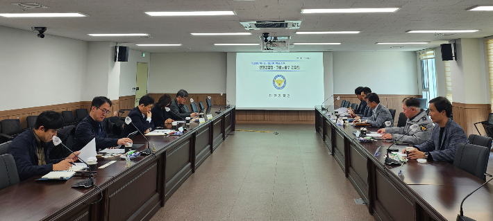 19일 인천경찰청은 인천경찰청 수사부 중회의실에서 중부지방고용노동청·인천북부지청 담당자들과 '산업재해 수사 효율성 제고를 위한 간담회'를 열었다. 인천경찰청 제공