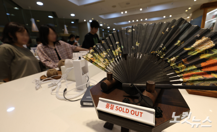 서울 용산구 국립중앙박물관 공식 굿즈 매장 '뮷즈샵'에 진열된 상품. 류영주 기자