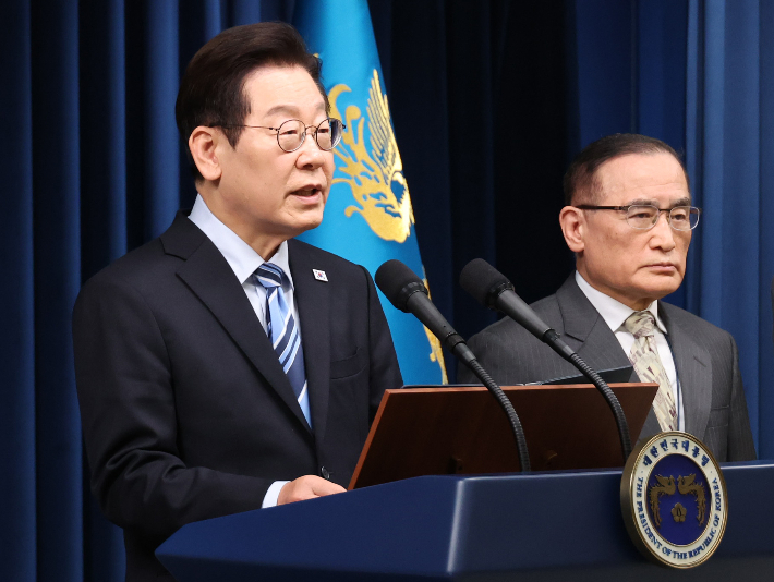 이재명 대통령이 지난 14일 서울 용산 대통령실에서 한미 관세·안보 협상 '조인트 팩트시트(공동 설명자료)' 최종 합의를 발표하고 있다. 연합뉴스