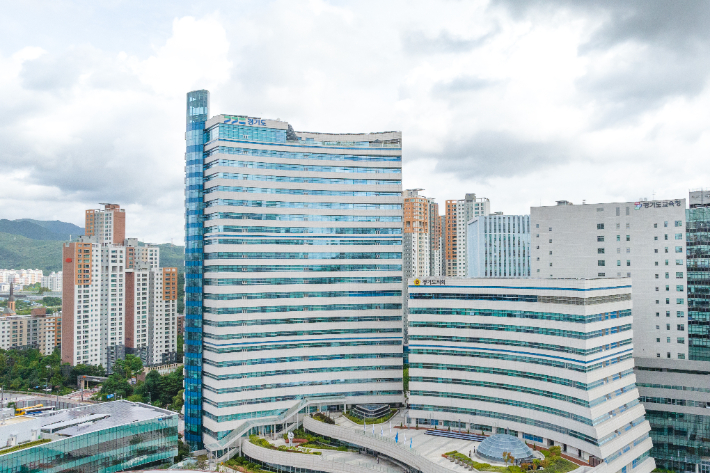 경기도·경기도의회 청사. 경기도 제공