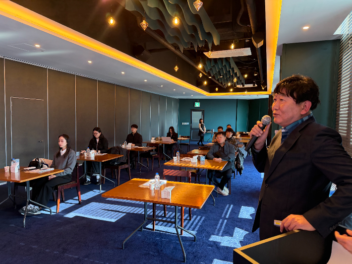 현창국 신문윤리위원회 심의실장이 전북기자협회 회원을 대상으로 신문윤리강령 위반사례 중심의 윤리교육을 진행하고 있다. 전북기자협회 제공