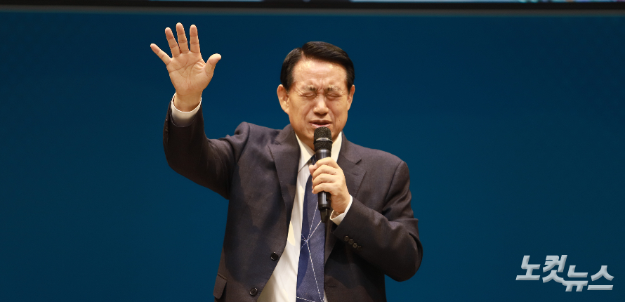 서순석 목사(금호벧엘교회)가 축도하고 있다. 한세민 교계기자