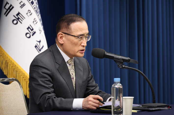 위성락 국가안보실장이 브리핑을 하고 있다. 연합뉴스