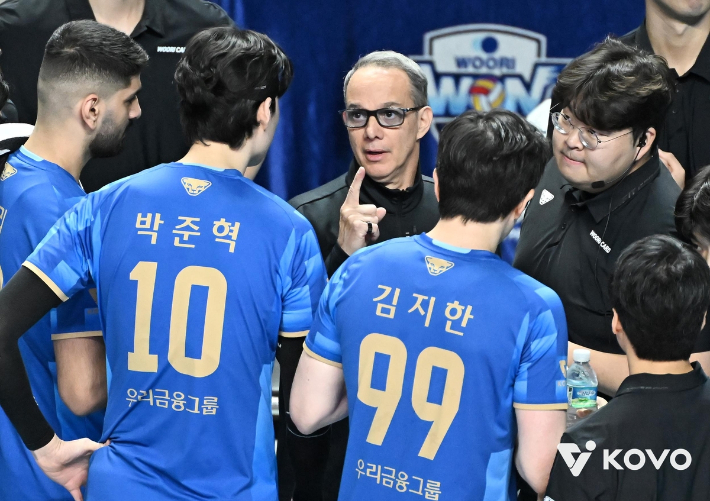 우리카드 선수단. 한국배구연맹