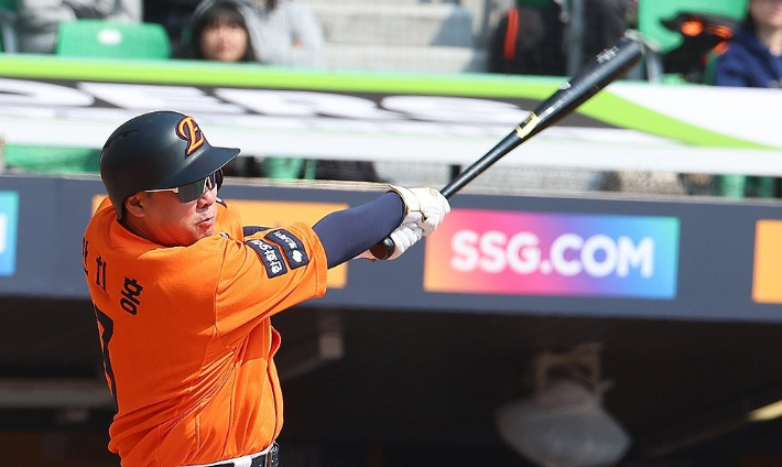 2차 드래프트를 통해 한화에서 키움으로 이적한 안치홍. 연합뉴스