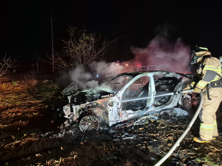 차량 화재 모습. 당진소방서 제공