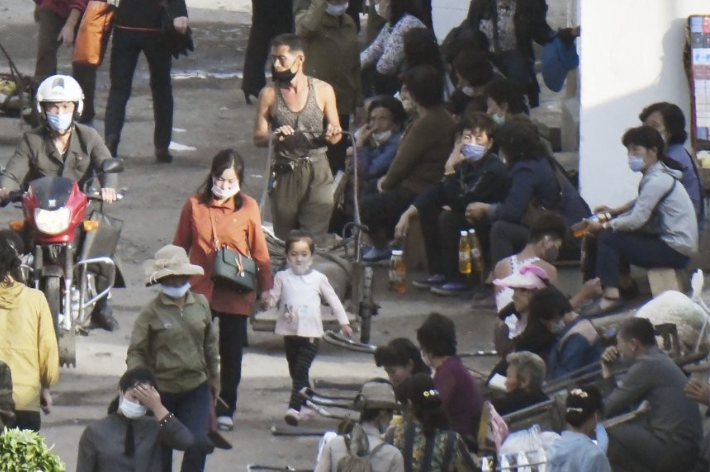 북한 장마당. 연합뉴스