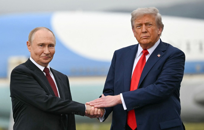 블라디미르 푸틴 러시아 대통령(왼쪽)과 도널드 트럼프 미국 대통령. 연합뉴스