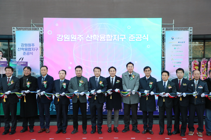 19일 원주 문막읍에서 열린 강원 산학융합지구 준공식. 강원도 제공 