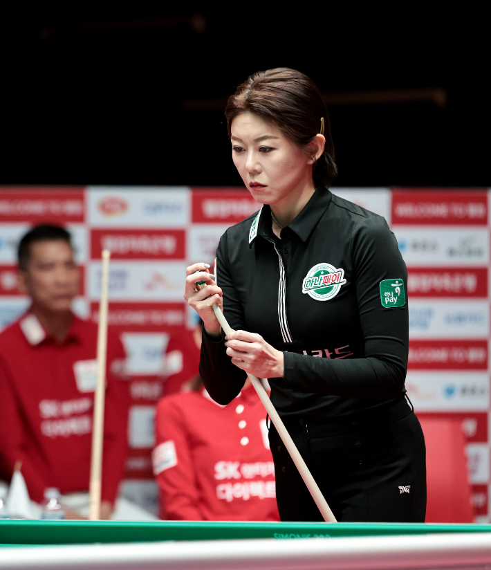 당구 여제 김가영의 신중한 경기 모습. PBA 
