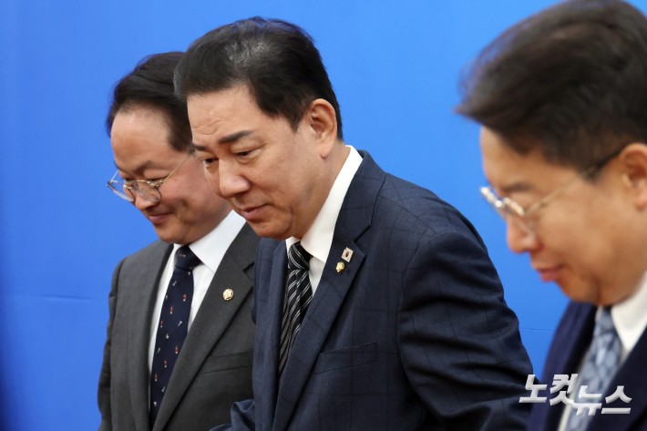 정책조정회의 참석하는 김병기 원내대표