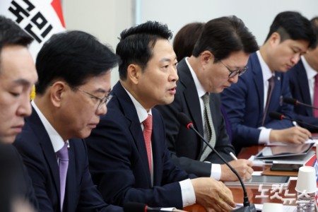 최고위원회의 주재하는 장동혁 대표