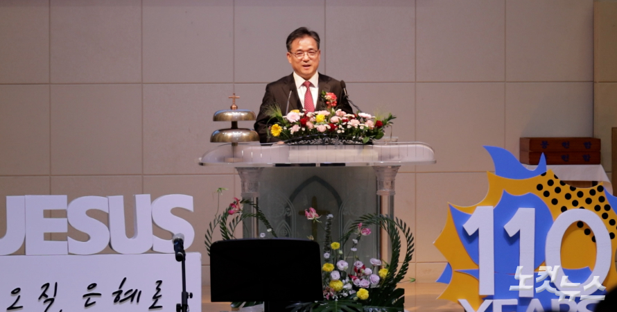 영암읍교회 강문구 담임목사 인사하고 있다. 광주CBS 뉴스 캡쳐