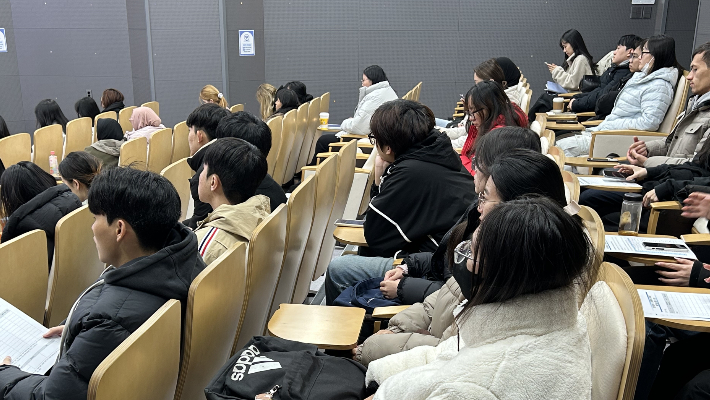 지난 19일 강원대학교 서암관에서 진행된 '강원 글로벌 Y-크리에이터 아카데미'에 외국인 유학생들이 참여했다. 강원대학교 제공