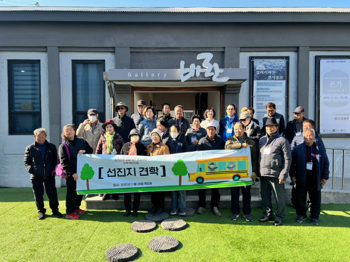 동해시가 추진 중인 도시재생사업이 타 지자체 주민들로부터 성공 사례로 주목받으며 선진지 견학이 활발하게 이어지고 있다. 동해시 제공