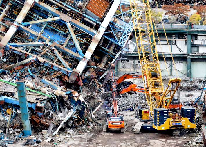 12일 오후 울산화력발전소 붕괴 현장. 연합뉴스