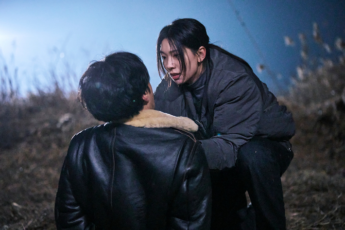 넷플릭스 시리즈 '당신이 죽였다'는 죽거나 죽이지 않으면 벗어날 수 없는 현실 앞에서 조은수(전소니)와 조희수(이유미)가 희수의 남편 노진표(장승조) 살인을 결심하는 내용을 다룬다. 넷플릭스 제공