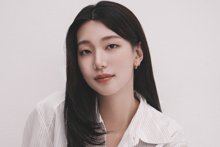 이호정은 넷플릭스 시리즈 '도적: 칼의 소리(2023)'를 촬영 당시 배운 액션 연기가 이번 작품에 도움이 됐다고 밝혔다. 그는 "그때는 액션 스쿨에 살다시피 했다"며 "그때 했었던 게 다른 작품을 할 때 많은 도움이 됐다"고 말했다. 매니지먼트 레도 제공