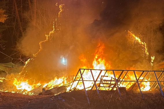 20일 오후 5시 23분쯤 강원 인제군 기린면 한 야산에서 불이 나 진화 작업을 하고 있다. 강원특별자치도소방본부 제공