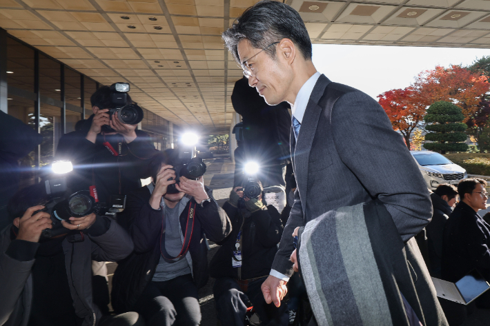 박철우 신임 서울중앙지검장이 21일 서울 서초구 서울중앙지방검찰청으로 들어서고 있다. 연합뉴스