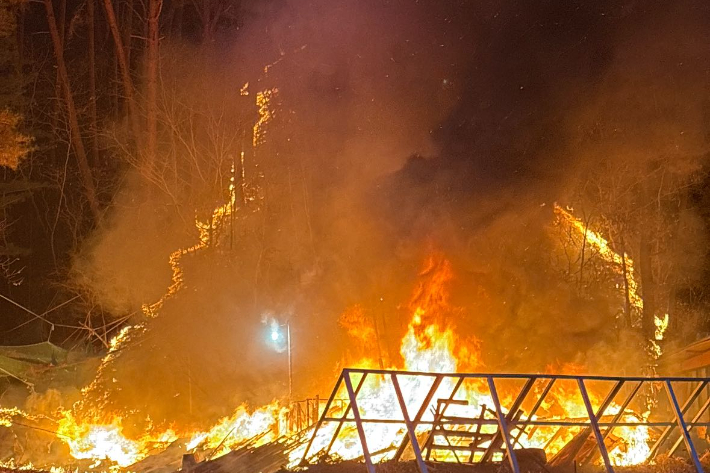 지난 20일 오후 5시 23분쯤 강원 인제군 기린면 현리 야산에서 산불이 발생했다. 강원소방본부 제공