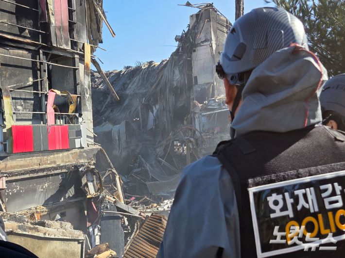 21일 합동감식이 진행된 충남 천안시 동남구 풍세일반산업단지 내 이랜드 패션물류센터 모습. 박우경 기자