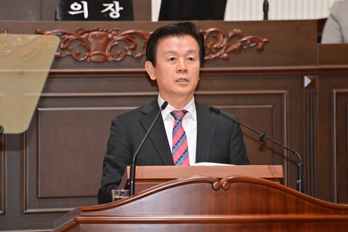 조규일 진주시장이 21일 시의회에서 2026년도 예산안 시정연설을 하고 있다. 진주시청 제공