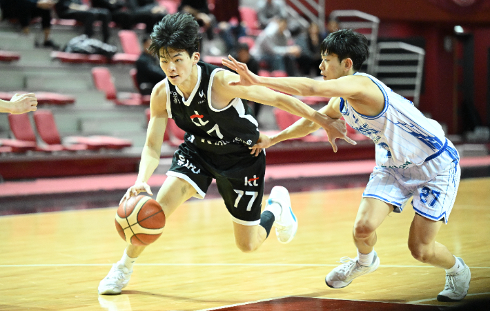 KT 루키 강성욱. KBL 제공