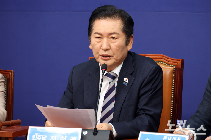 더불어민주당 정청래 대표가 21일 서울 여의도 국회에서 열린 최고위원회의에서 발언을 하고 있다. 윤창원 기자