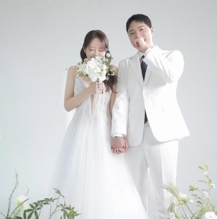 30일 결혼식을 올리는 임종훈(오른쪽)의 웨딩 사진. 연합뉴스