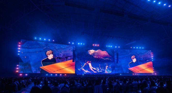 하민은 '아일랜드' 무대 때 피아노를 연주했다. 블래스트 제공