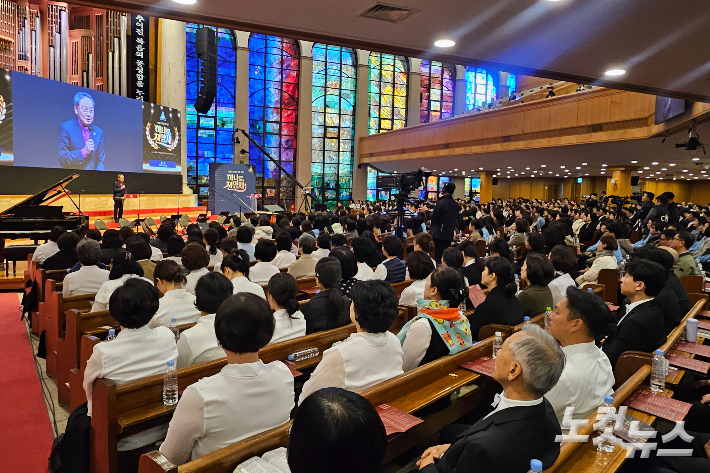김정석 감독회장은 "이번 찬양제는 단순한 공연이 아니라, 교회가 받은 복음을 다시 흘려보내는 자리이며, 예배와 나눔이 하나 되는 은혜의 자리"라며 다문화 시대에 미등록 외국인 아동 등 외된 이웃을 향한 하나님의 사랑을 나누어야 할 사명을 강조했다.