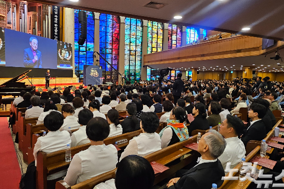 김정석 감독회장은 "이번 찬양제는 단순한 공연이 아니라, 교회가 받은 복음을 다시 흘려보내는 자리이며, 예배와 나눔이 하나 되는 은혜의 자리"라며 다문화 시대에 미등록 외국인 아동 등 외된 이웃을 향한 하나님의 사랑을 나누어야 할 사명을 강조했다.